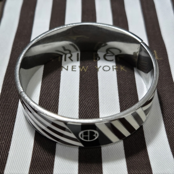 Henri Bendel Geometric Hinged Bangle-EUC - Picture 3 of 7